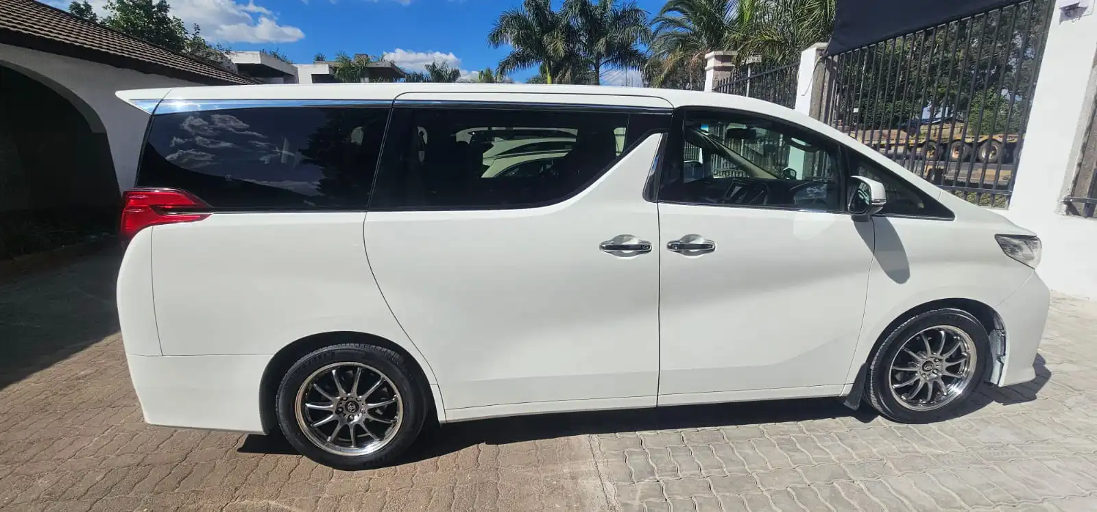 Zambia used car sale 2015 Toyota Alphard 2
